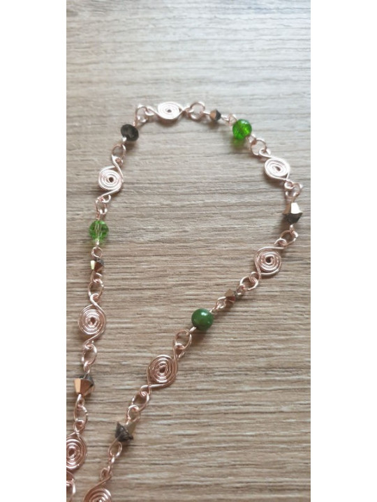 Couleur de câble rose gold et perles dégradées de vert prairie.